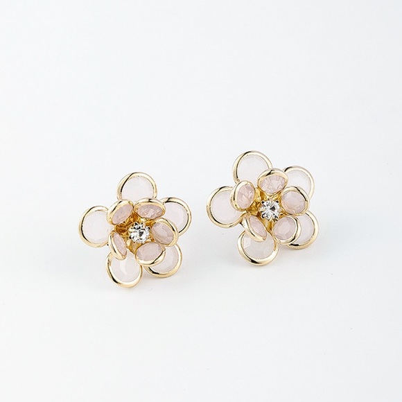 2/$20! Gold/Pale Pink Semi-Opaque Flower Earrings - Picture 4 of 6